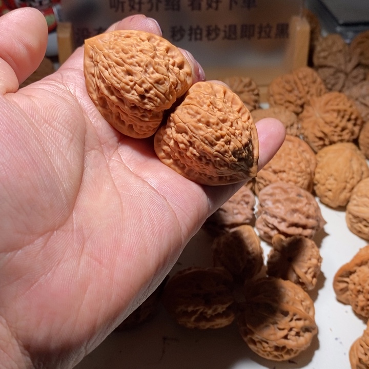 猫*文玩核桃蛇王一抹红核桃