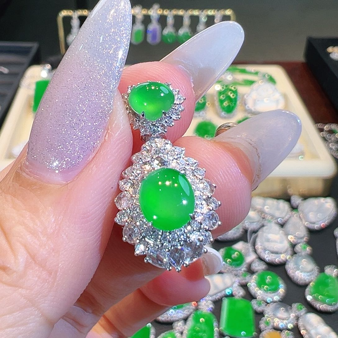 翡翠吊坠(不含链)18K金镶嵌翡翠