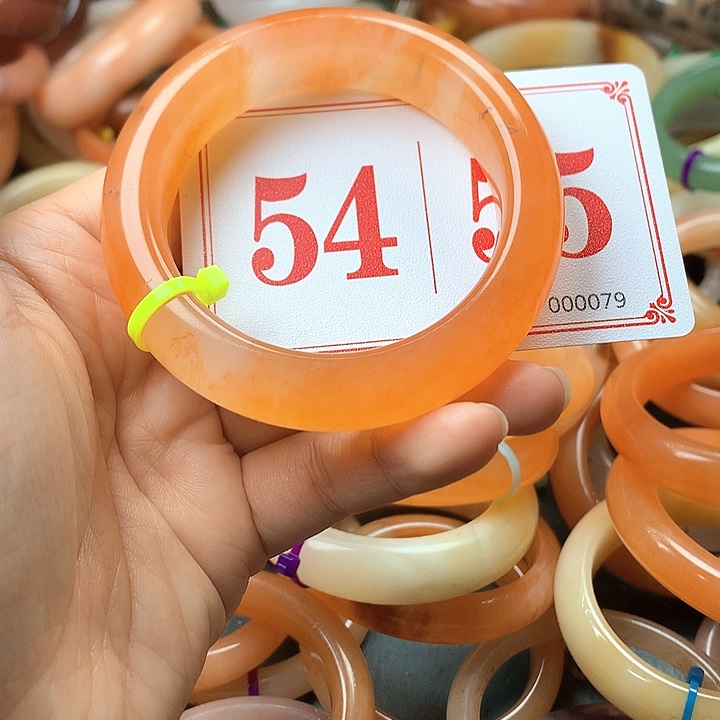 未镶嵌石英质玉（黄龙玉）手镯