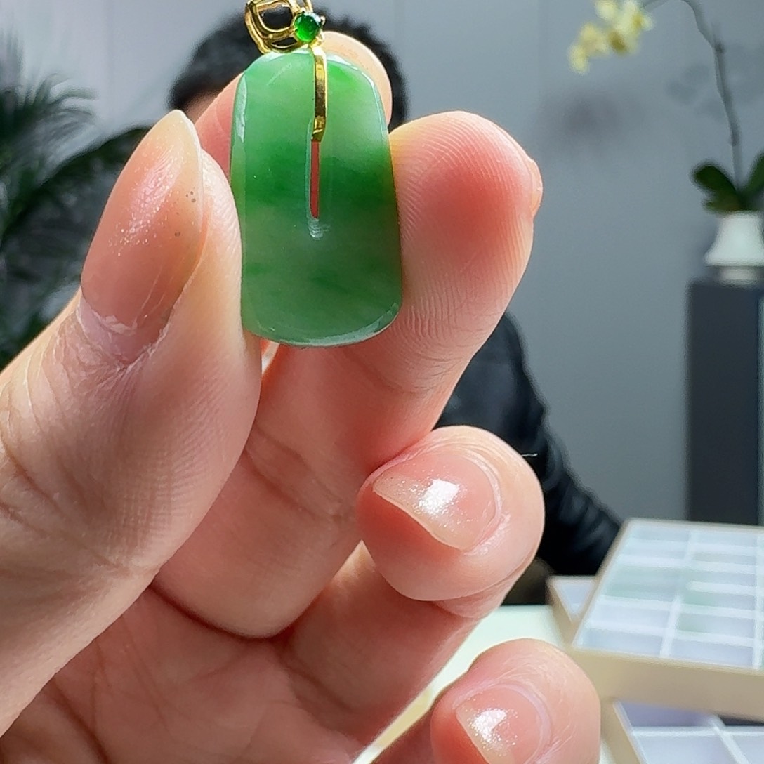 翡翠吊坠(不含链)18K金镶嵌天然