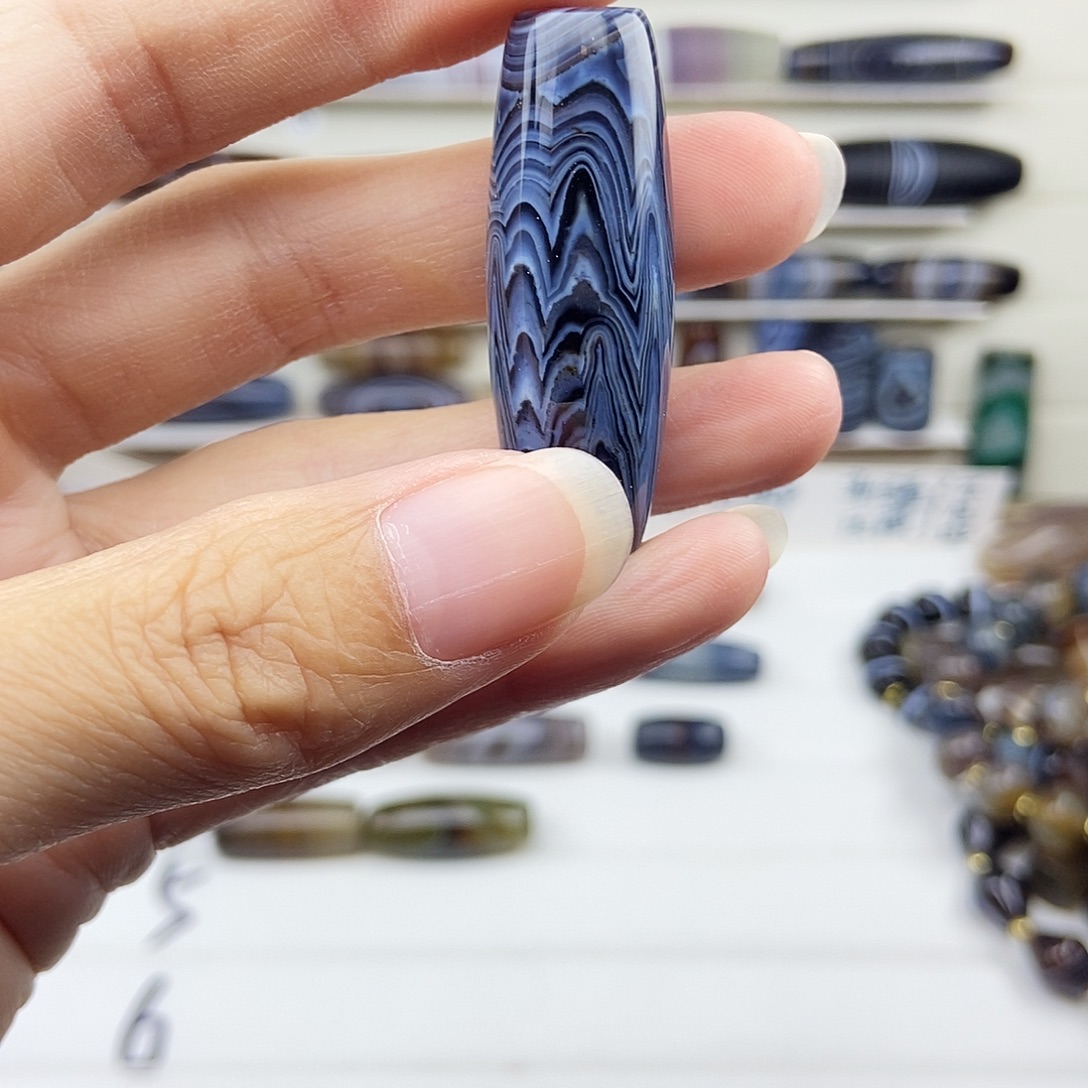 钟***祥玛瑙/玉髓未镶嵌颈饰