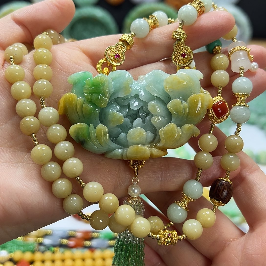 翡翠未镶嵌颈饰吊坠