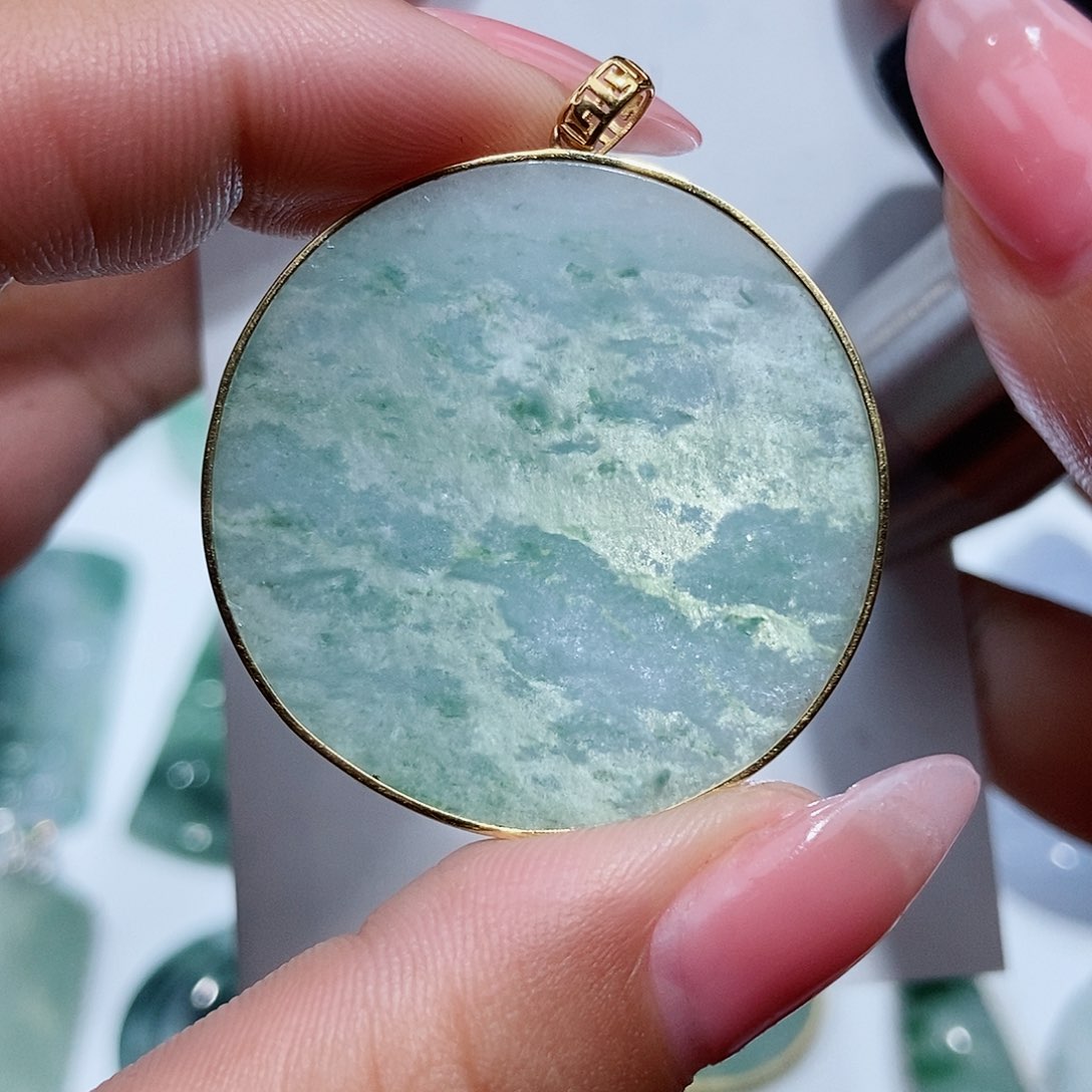 翡翠吊坠(不含链)18K金镶嵌