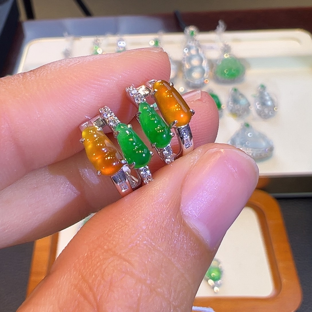 翡翠18K金镶嵌耳饰