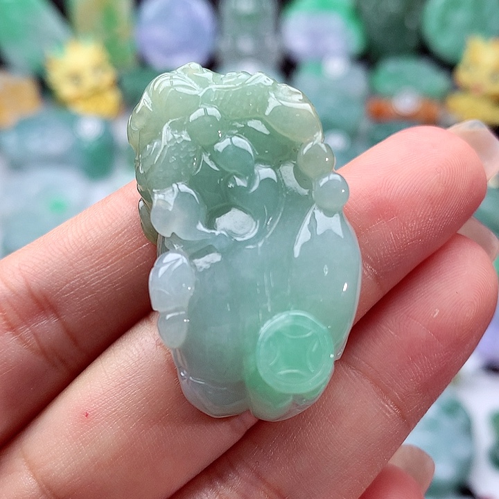 翡翠颈饰未镶嵌翡翠