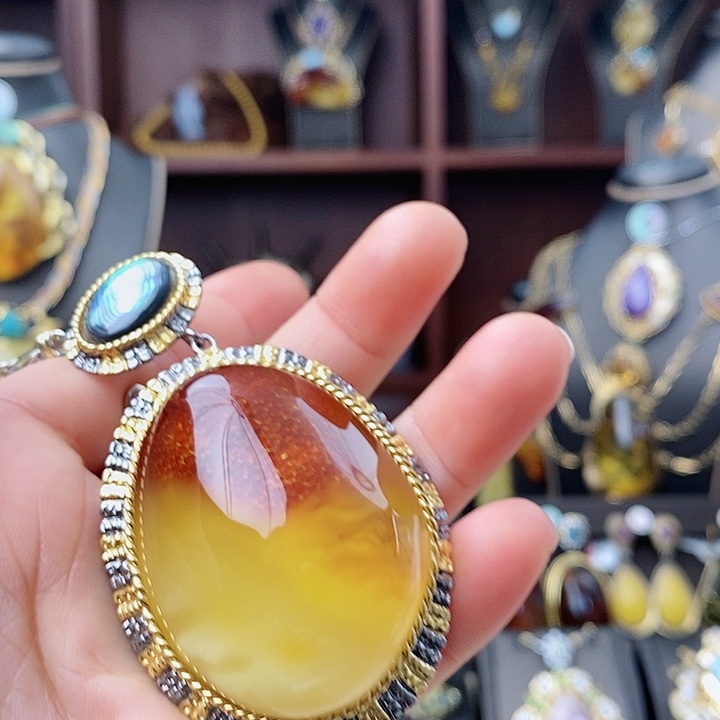 琥珀颈饰银S925镶嵌吊坠