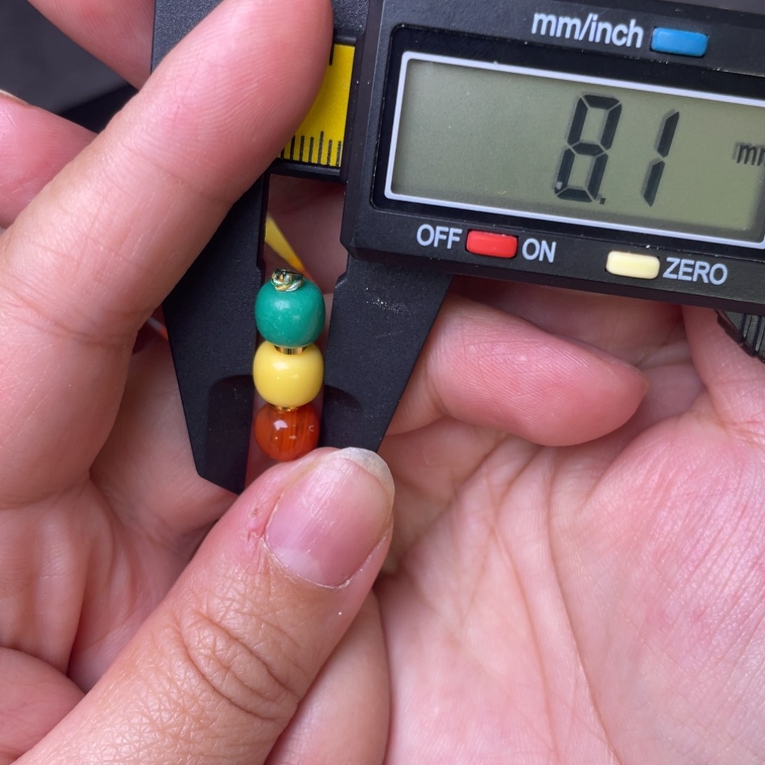 琥珀裸石未镶嵌配饰