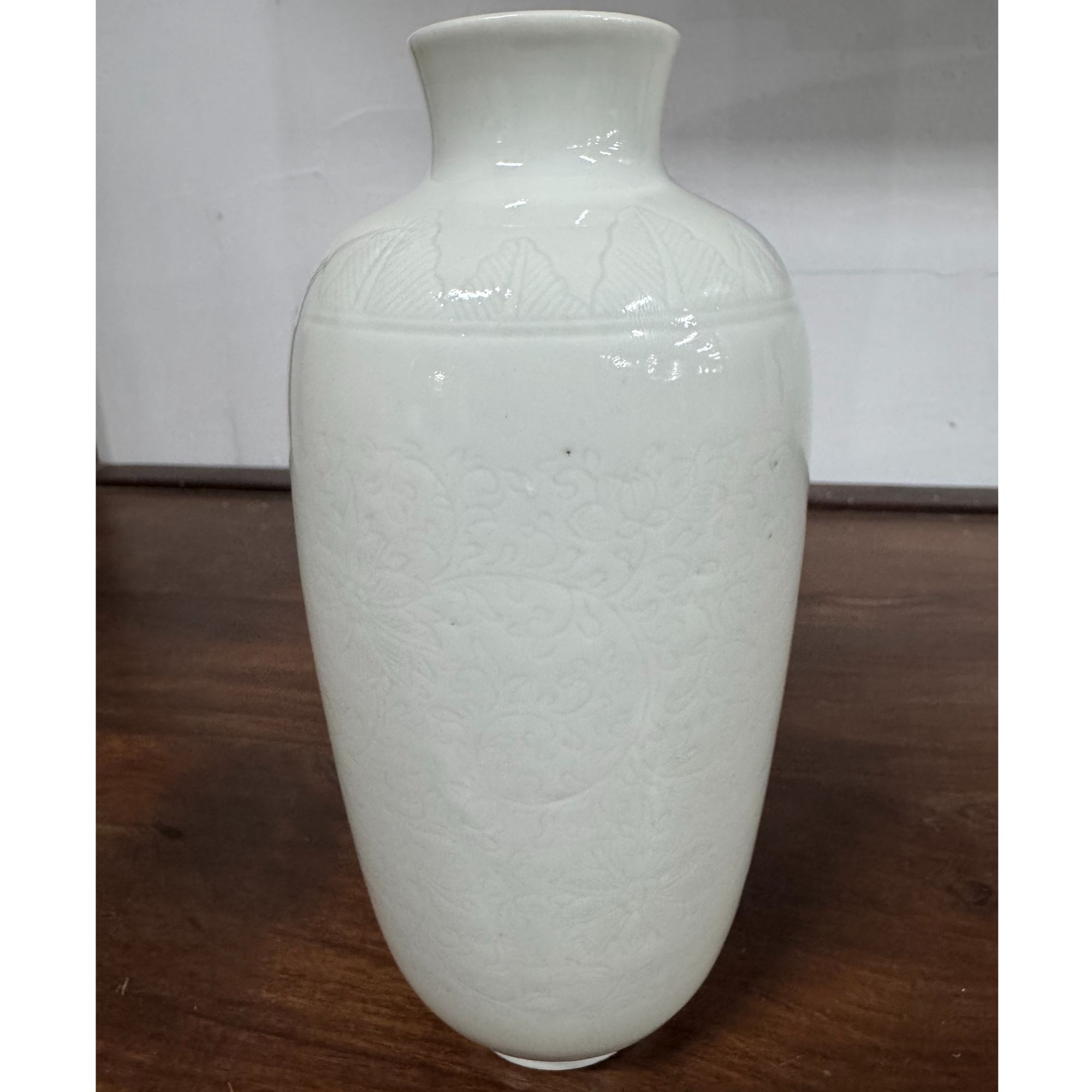 清中 甜白釉暗刻纹萝卜瓶NPH-0049