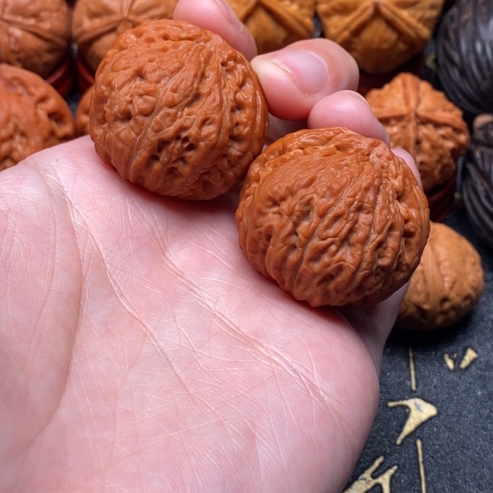 文玩核桃吊坠麒麟纹