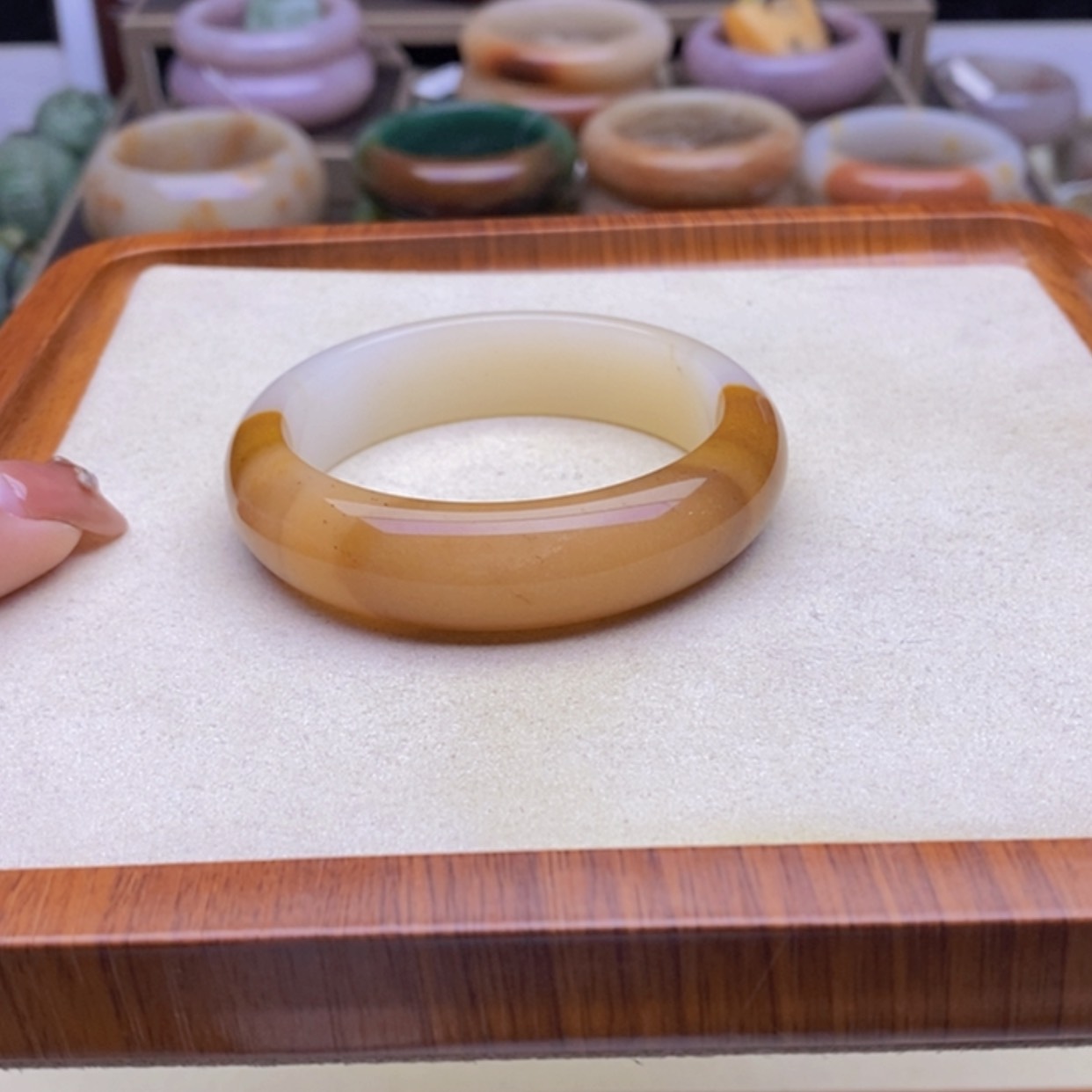 【闪购商品】石英质玉手镯未镶嵌