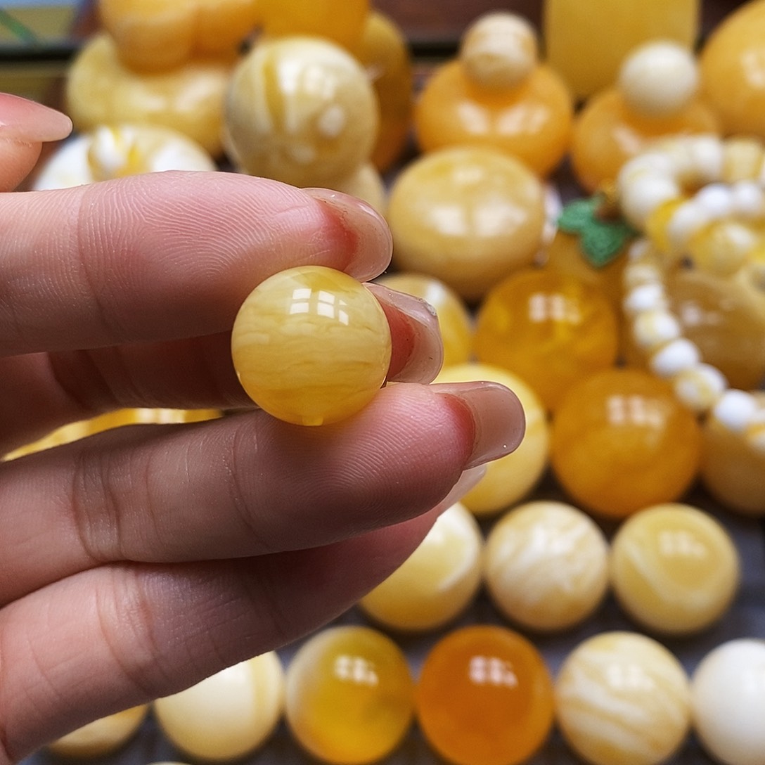 蜜蜡未镶嵌珠宝奇石