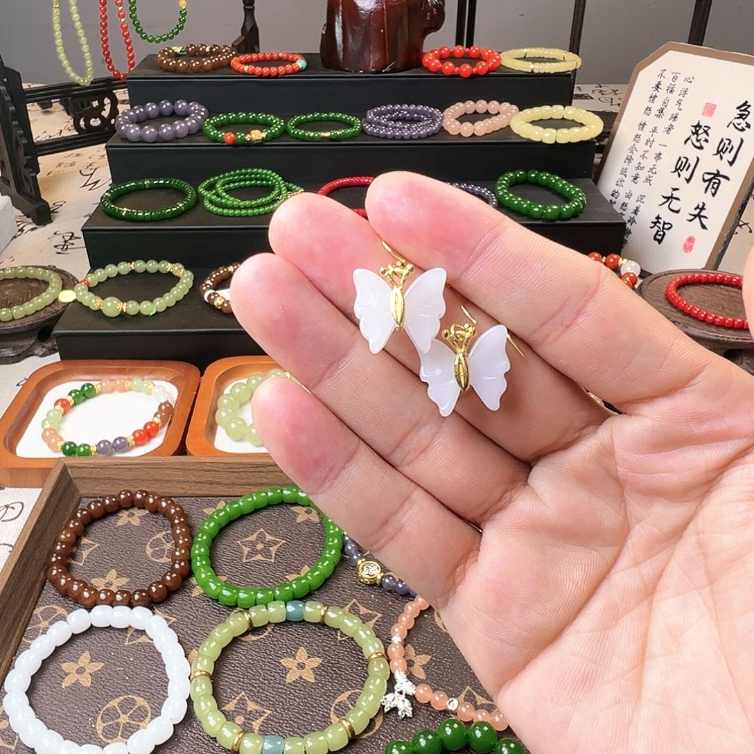 和田玉未镶嵌耳饰蝴蝶耳钩