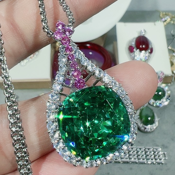 红宝石颈饰未镶嵌