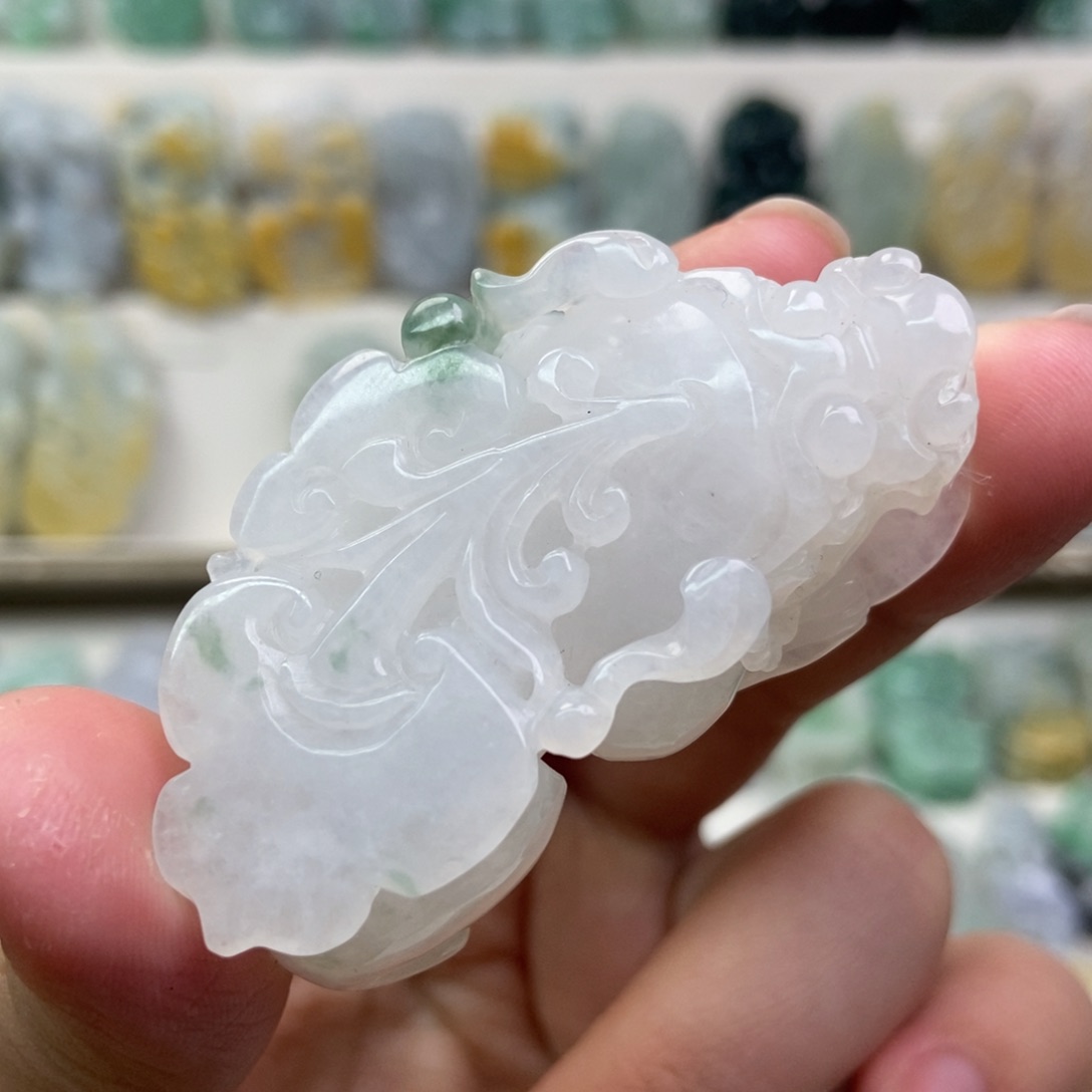 翡翠吊坠(赠链)未镶嵌