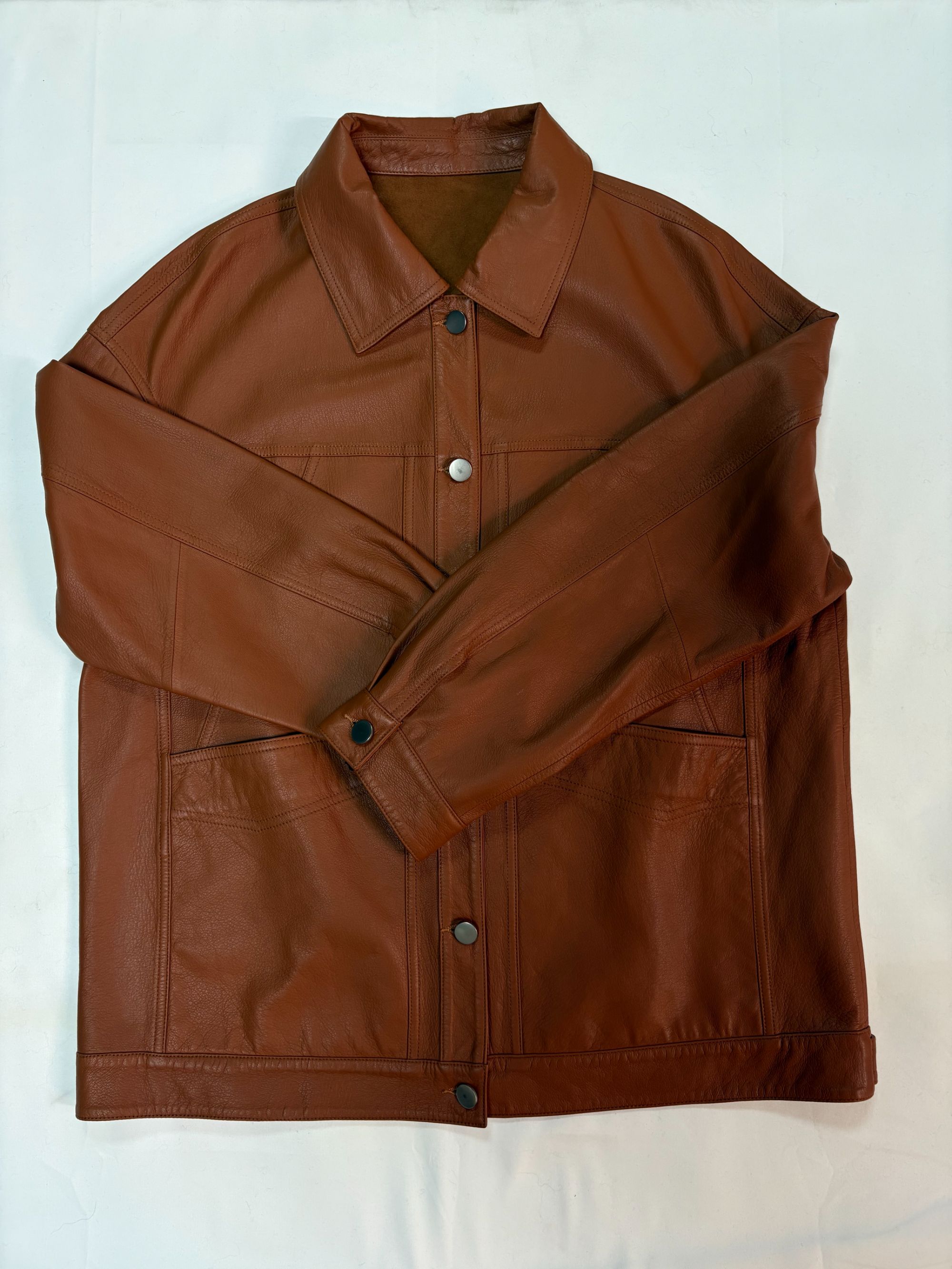 金棕色翻领时尚皮衣