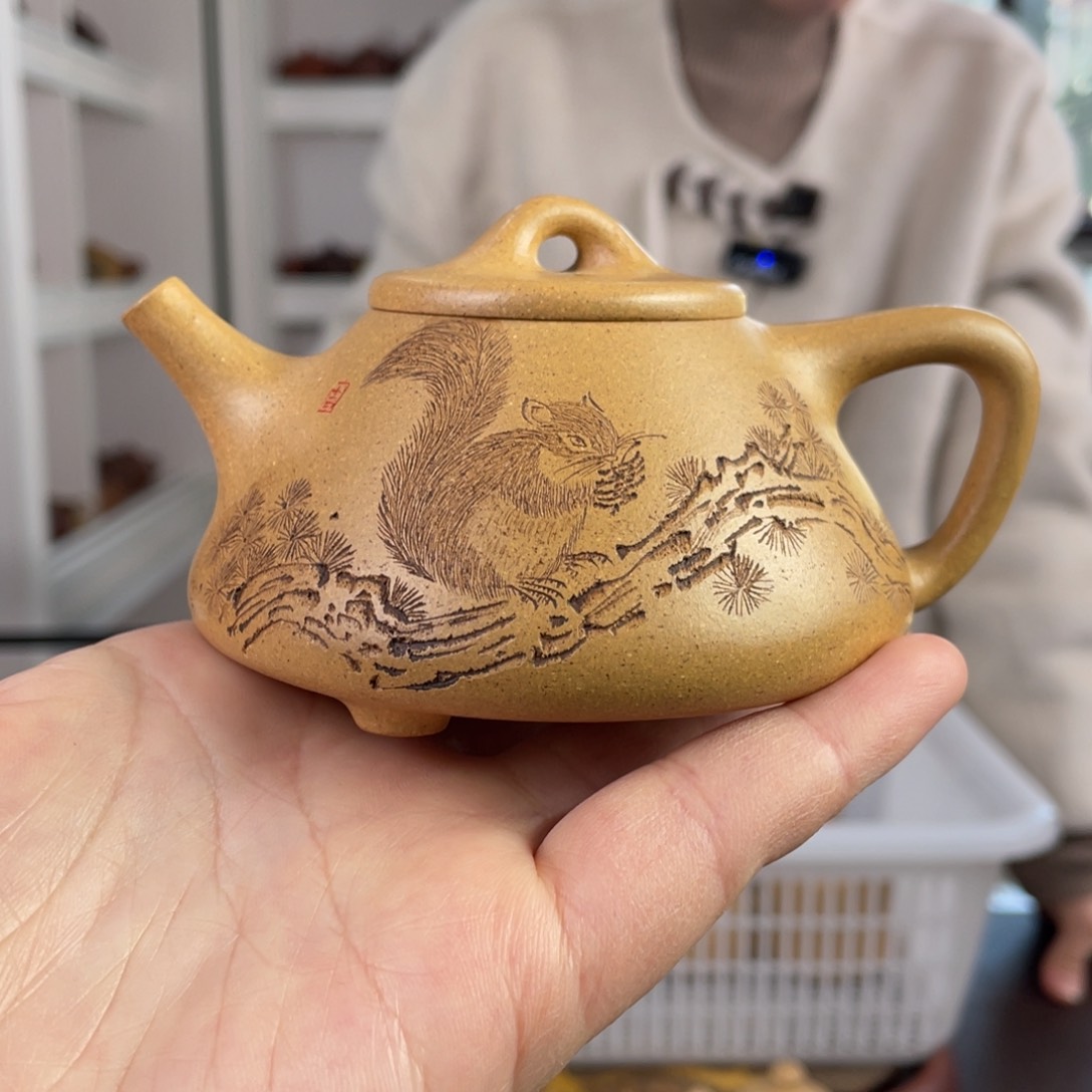 紫砂茶壶黄金段刻绘石瓢160cc