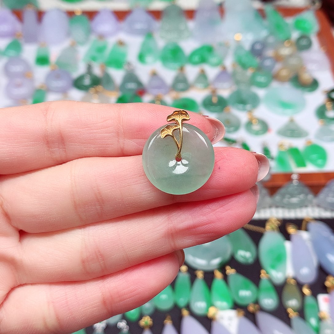 翡翠颈饰18K金镶嵌天然翡翠A货