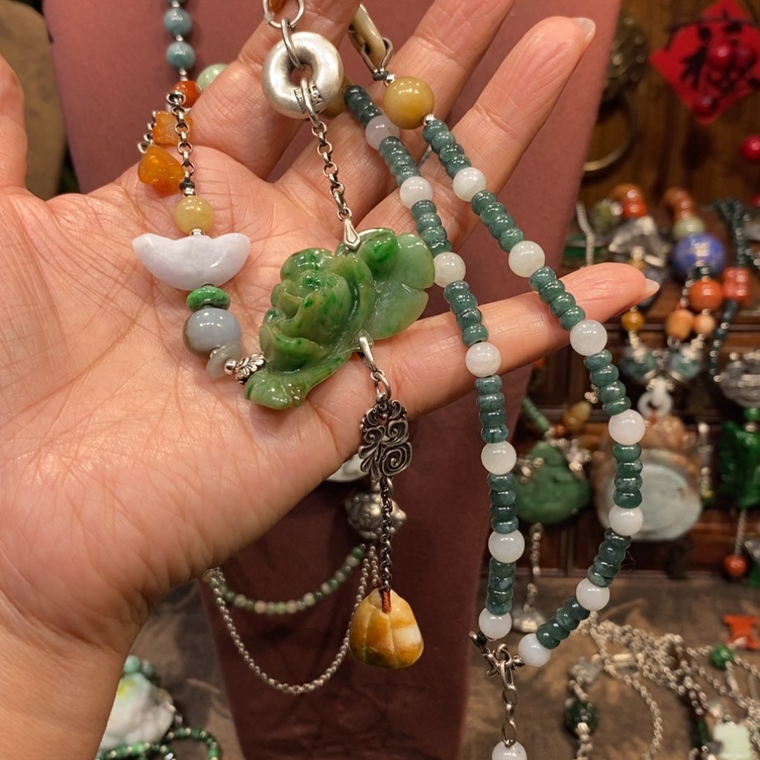 翡翠吊坠(赠链)未镶嵌