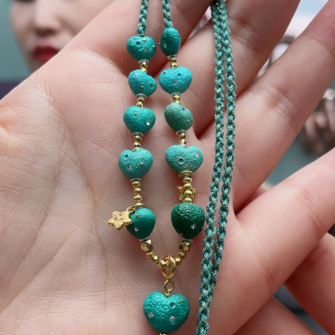 绿松石颈饰18K金镶嵌