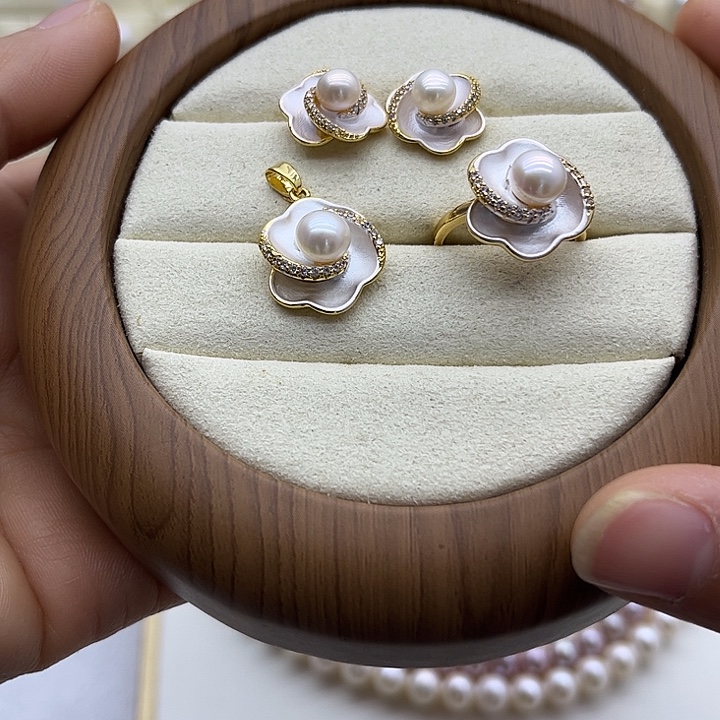 淡水珍珠颈饰合金