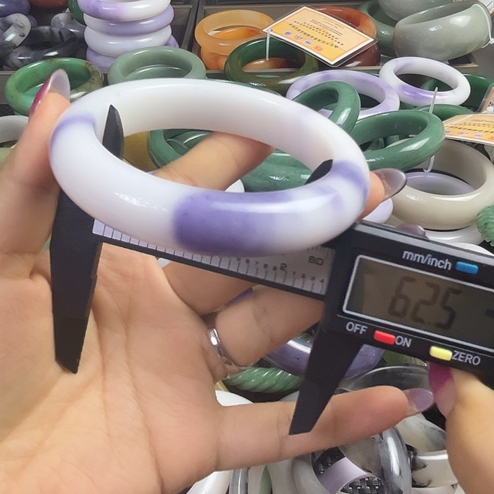 未镶嵌手镯石英质玉白*