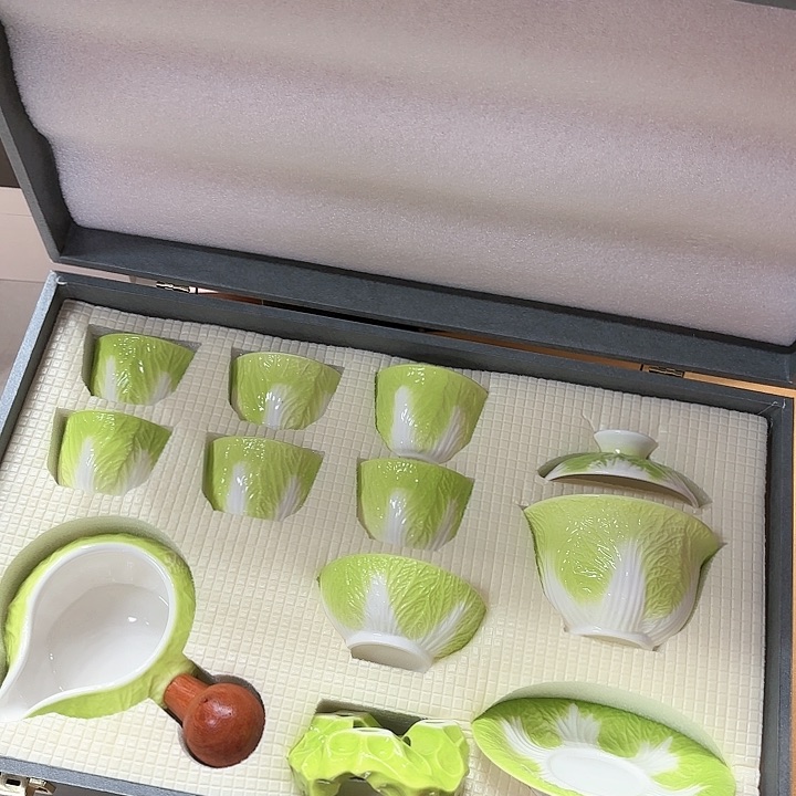 孤品茶具套装等。            