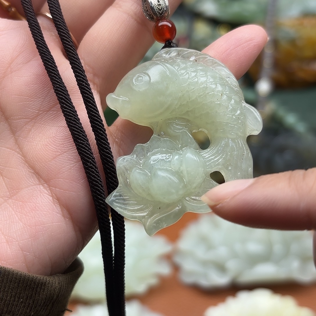 蛇纹石玉未镶嵌颈饰