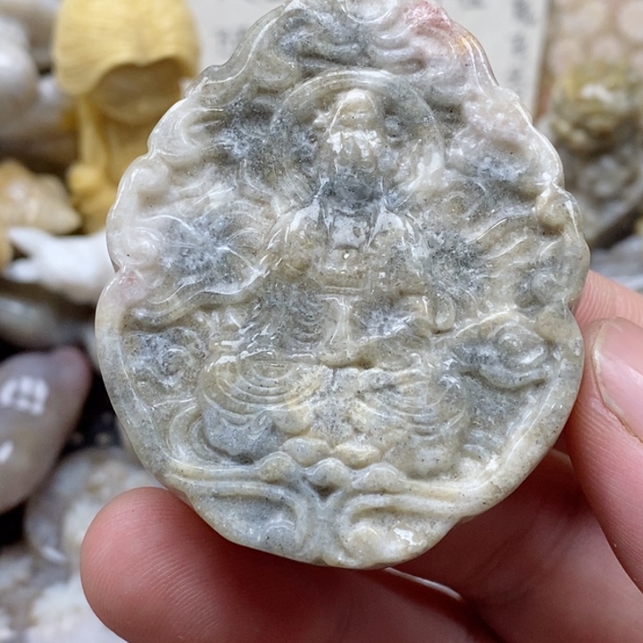 颈饰未镶嵌硅化珊瑚（珊瑚玉）有瑕