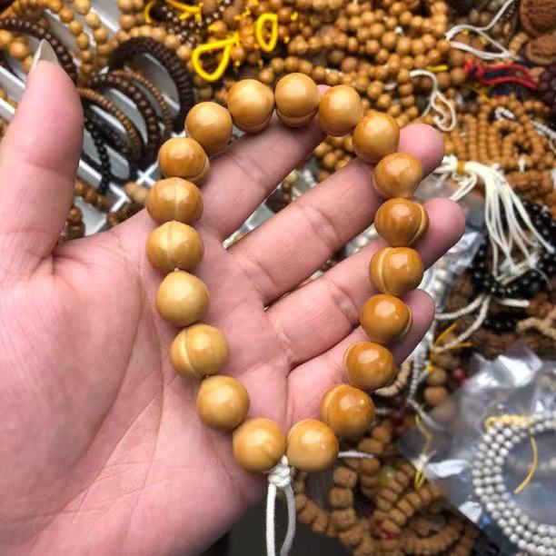 【爱心屁桃手持光珠】手持14-15mm左右猴头核桃（微黑点介意勿拍）