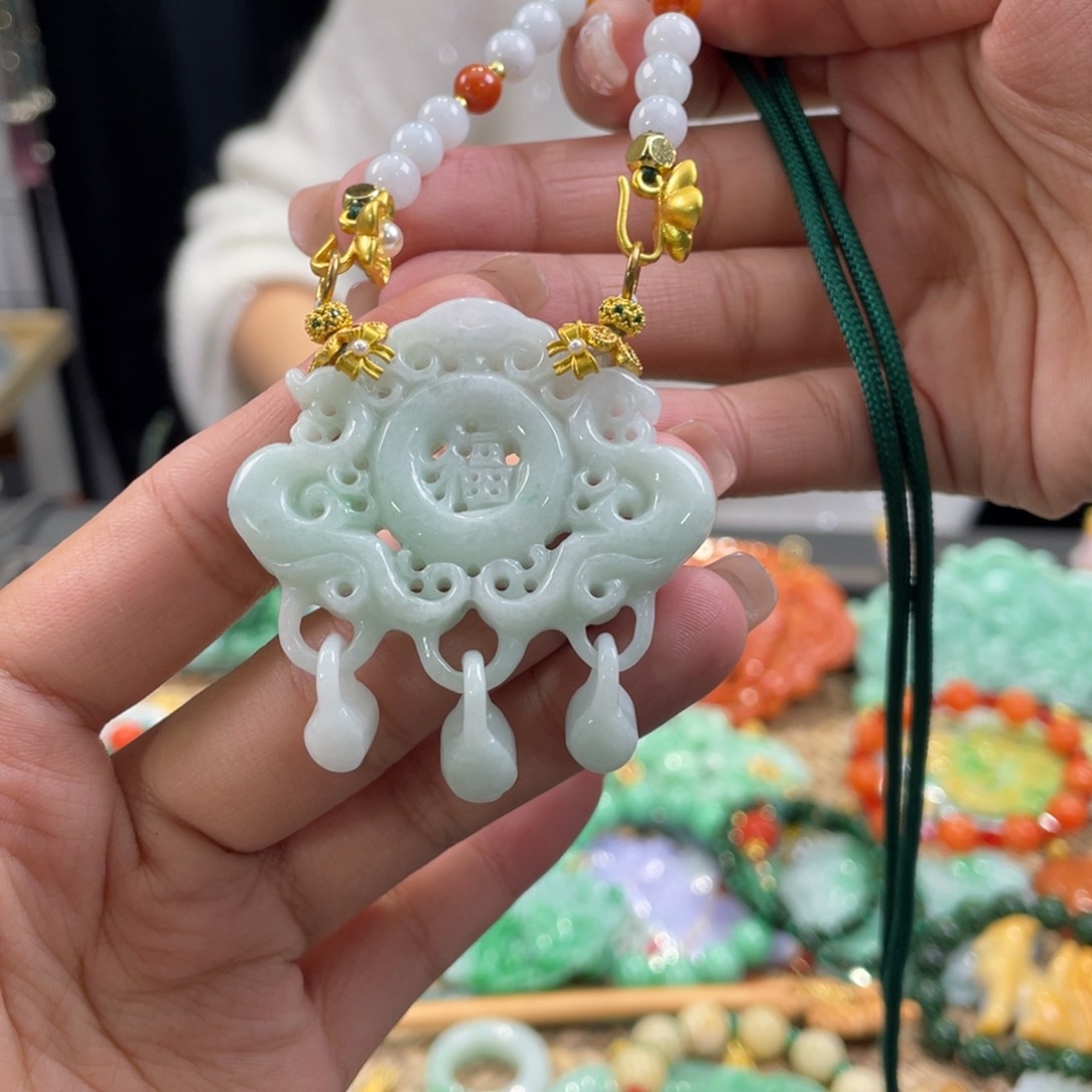 翡翠颈饰未镶嵌代编织