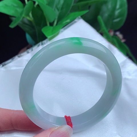 翡翠手镯未镶嵌       正圈54 白底青