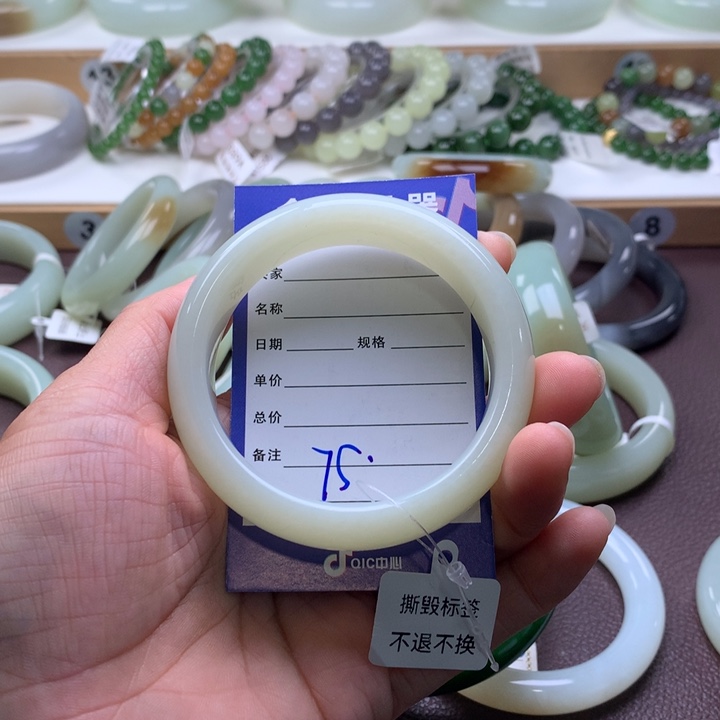 和田玉未镶嵌手镯