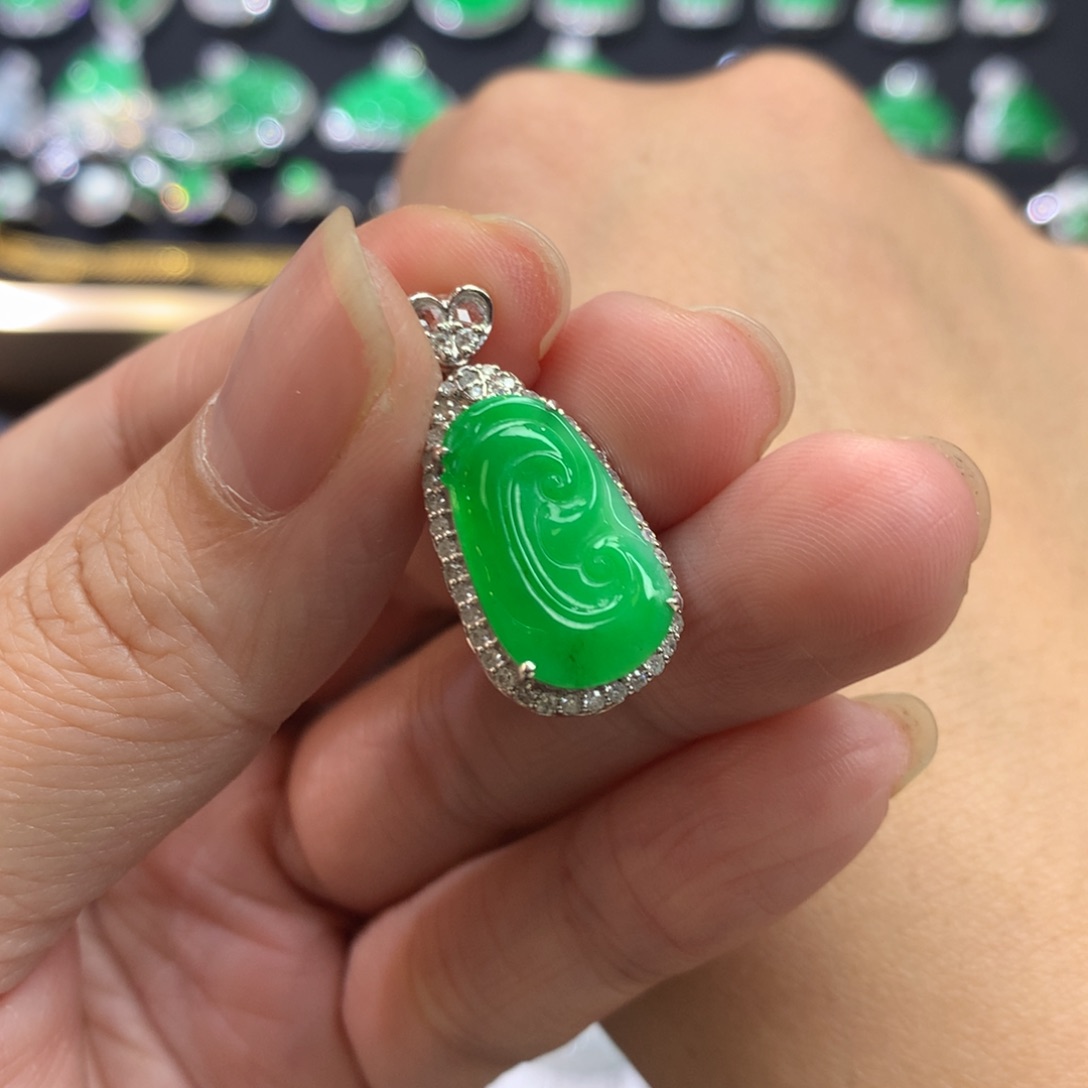 翡翠吊坠(不含链)18K金镶嵌