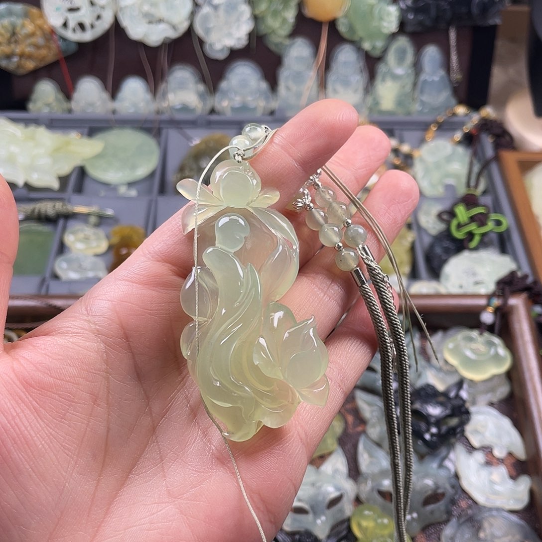彼***岸岫玉未镶嵌吊坠(赠链)