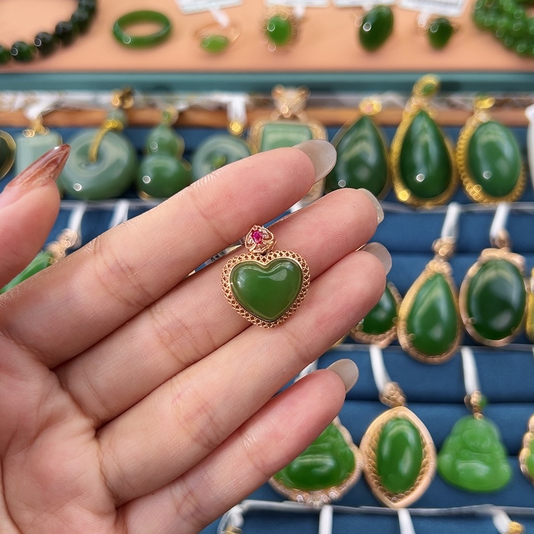 和田玉（碧玉）18K金镶嵌吊坠(不含链)