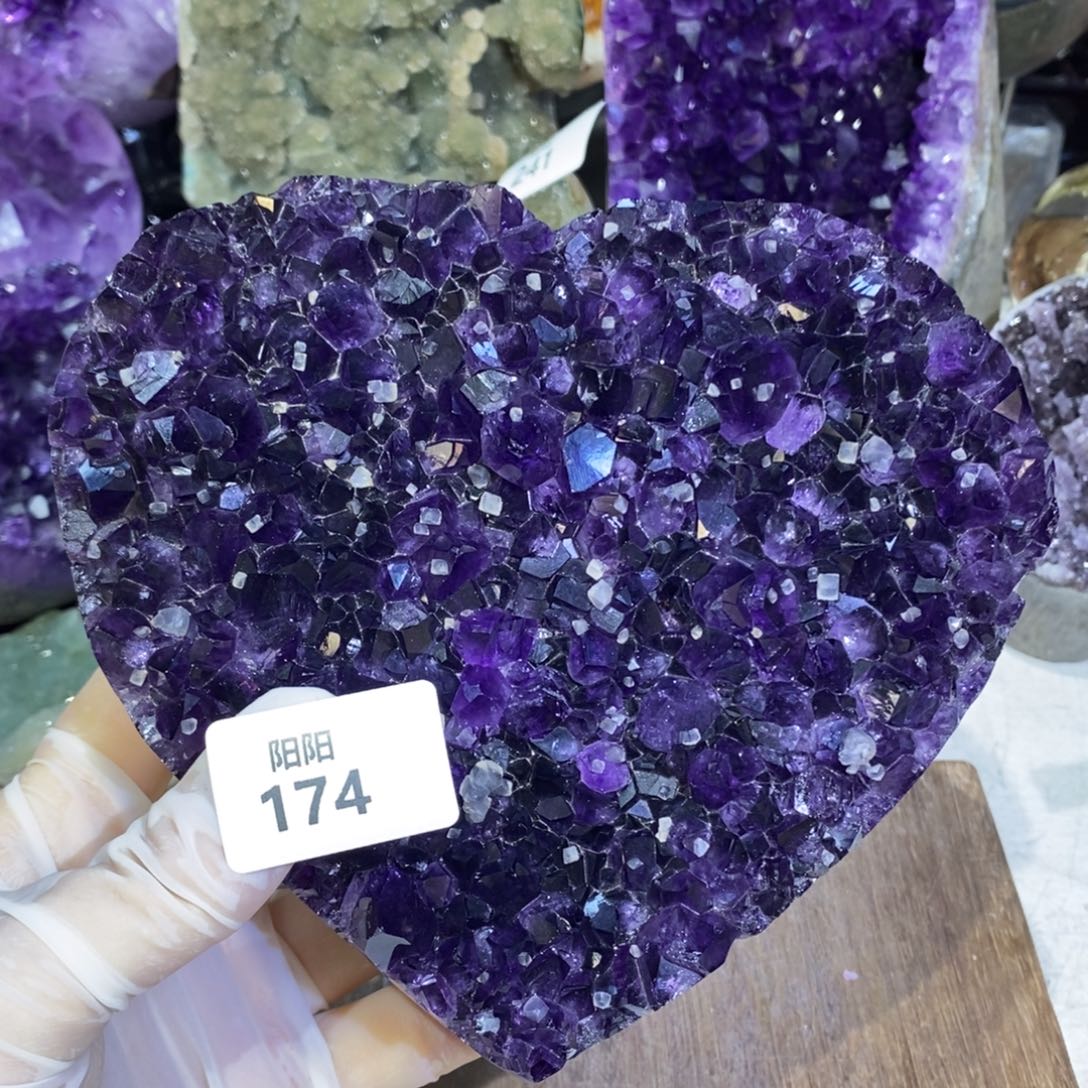 紫晶大型摆件（非配饰）未镶嵌方解石