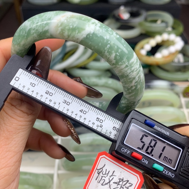 蛇纹石玉未镶嵌手镯725