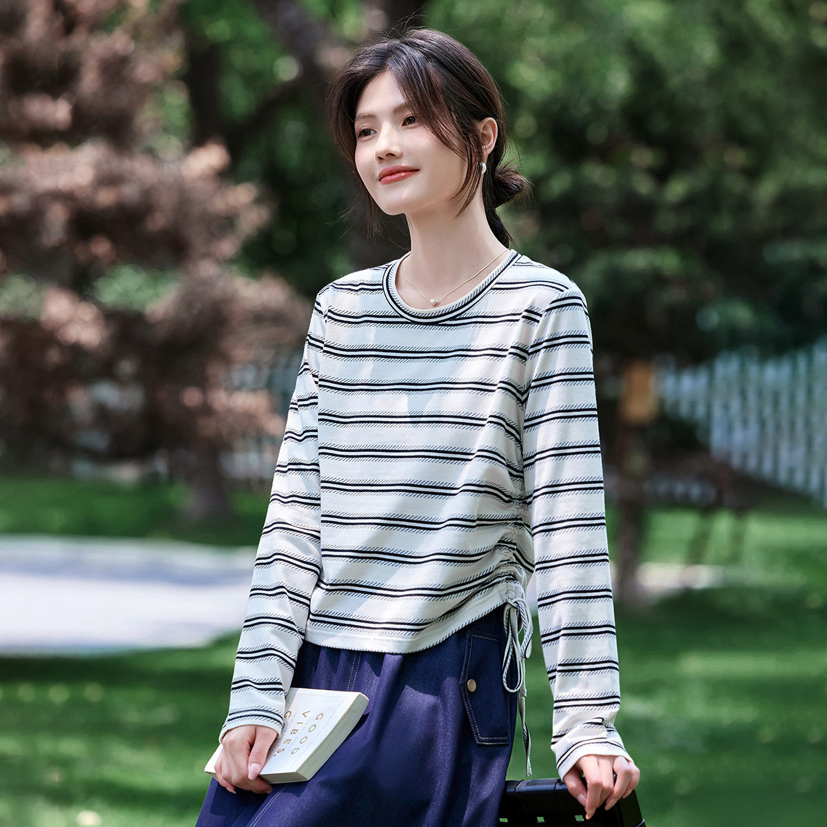 茵曼2025秋季薄款女士长袖T恤经典撞色条纹抽绳系带圆领套头上衣