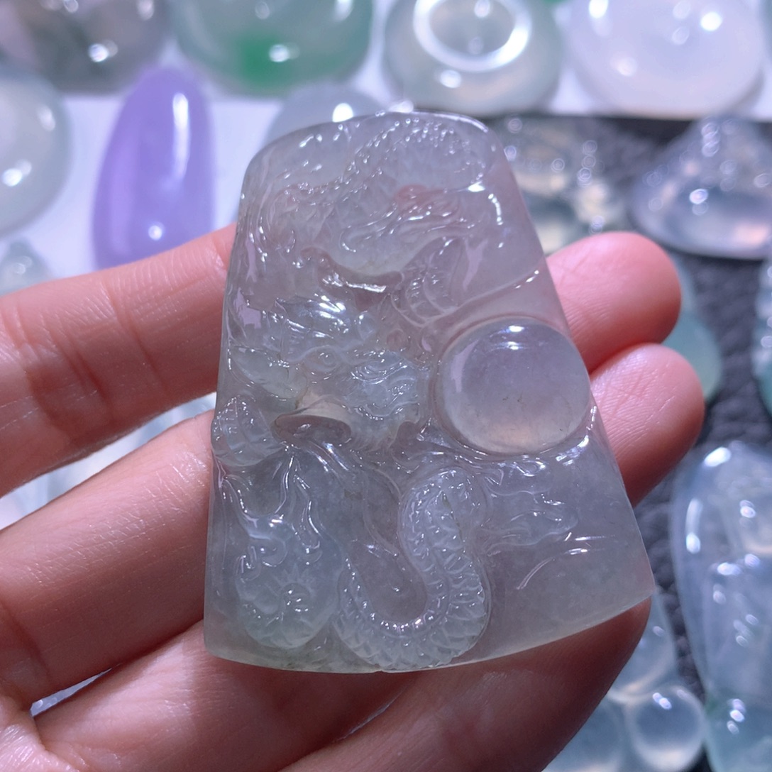 翡翠未镶嵌颈饰龙牌