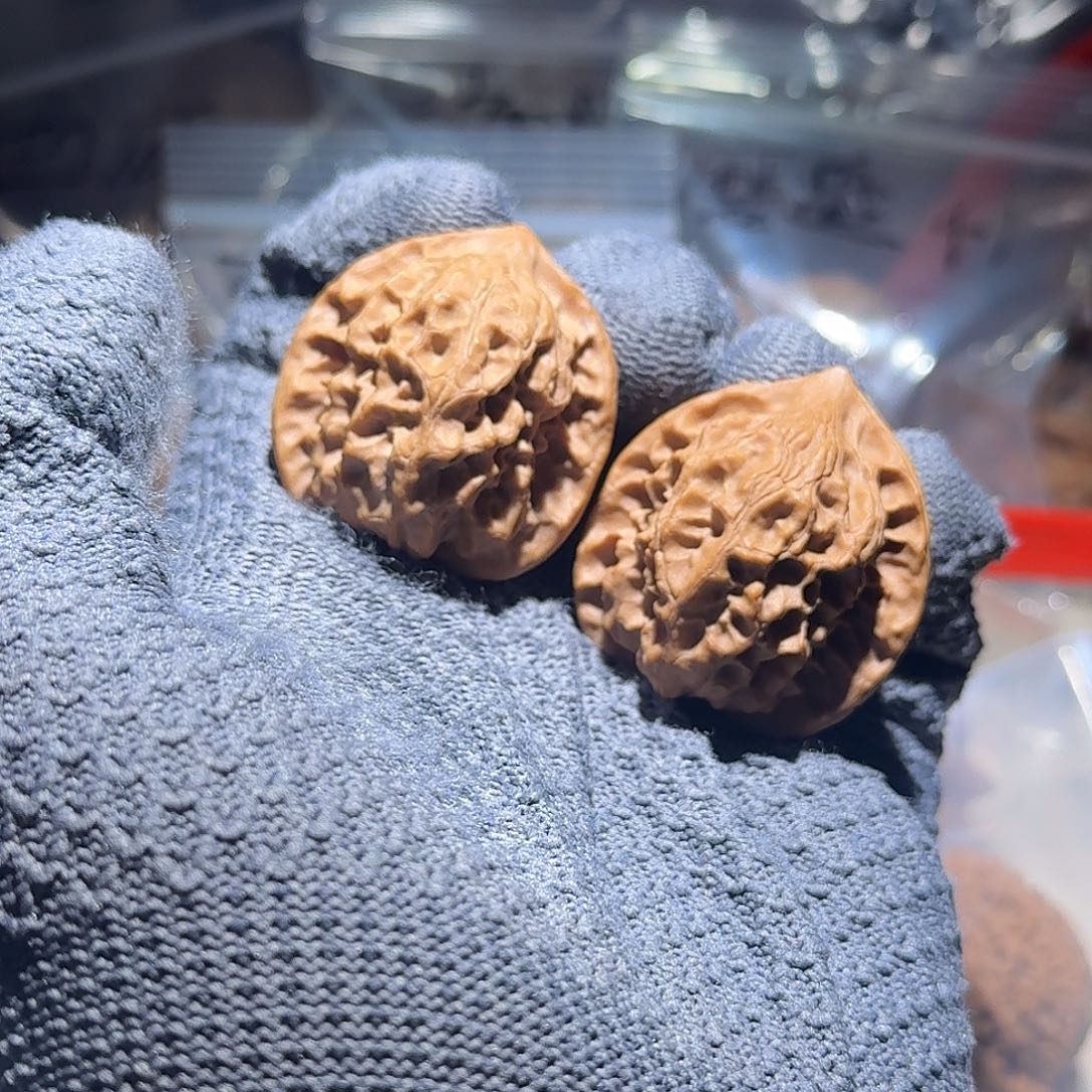 文玩核桃吊坠玲珑