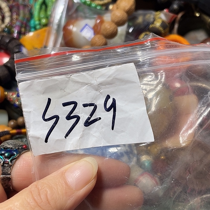 冯***刚琉璃/树脂/塑料类