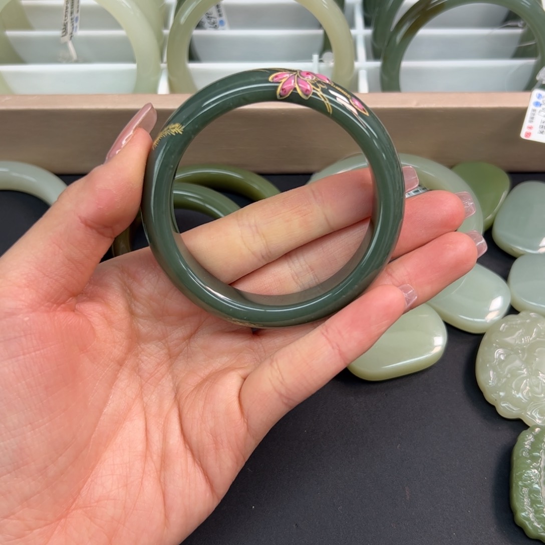 和田玉未镶嵌手镯