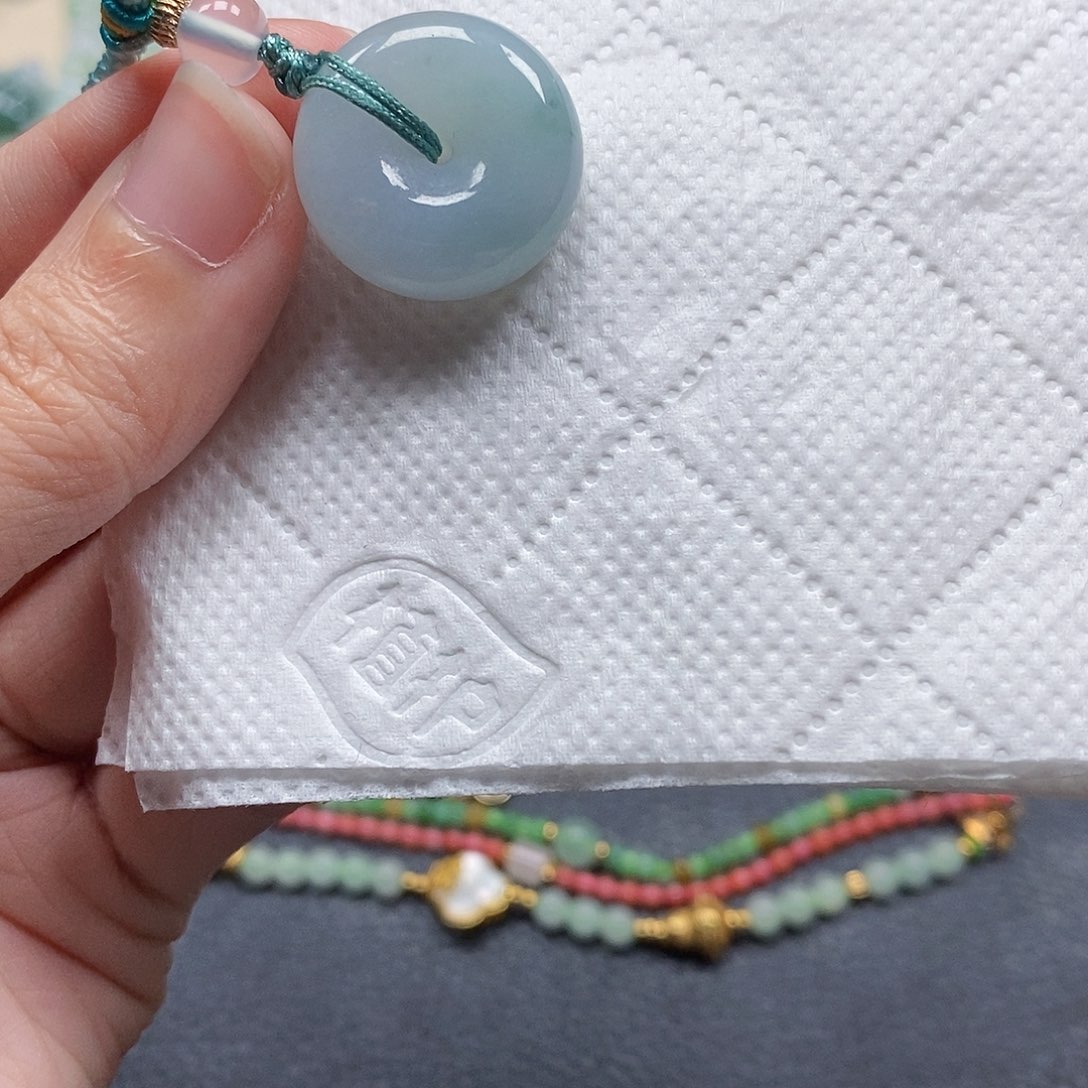 翡翠颈饰未镶嵌闪