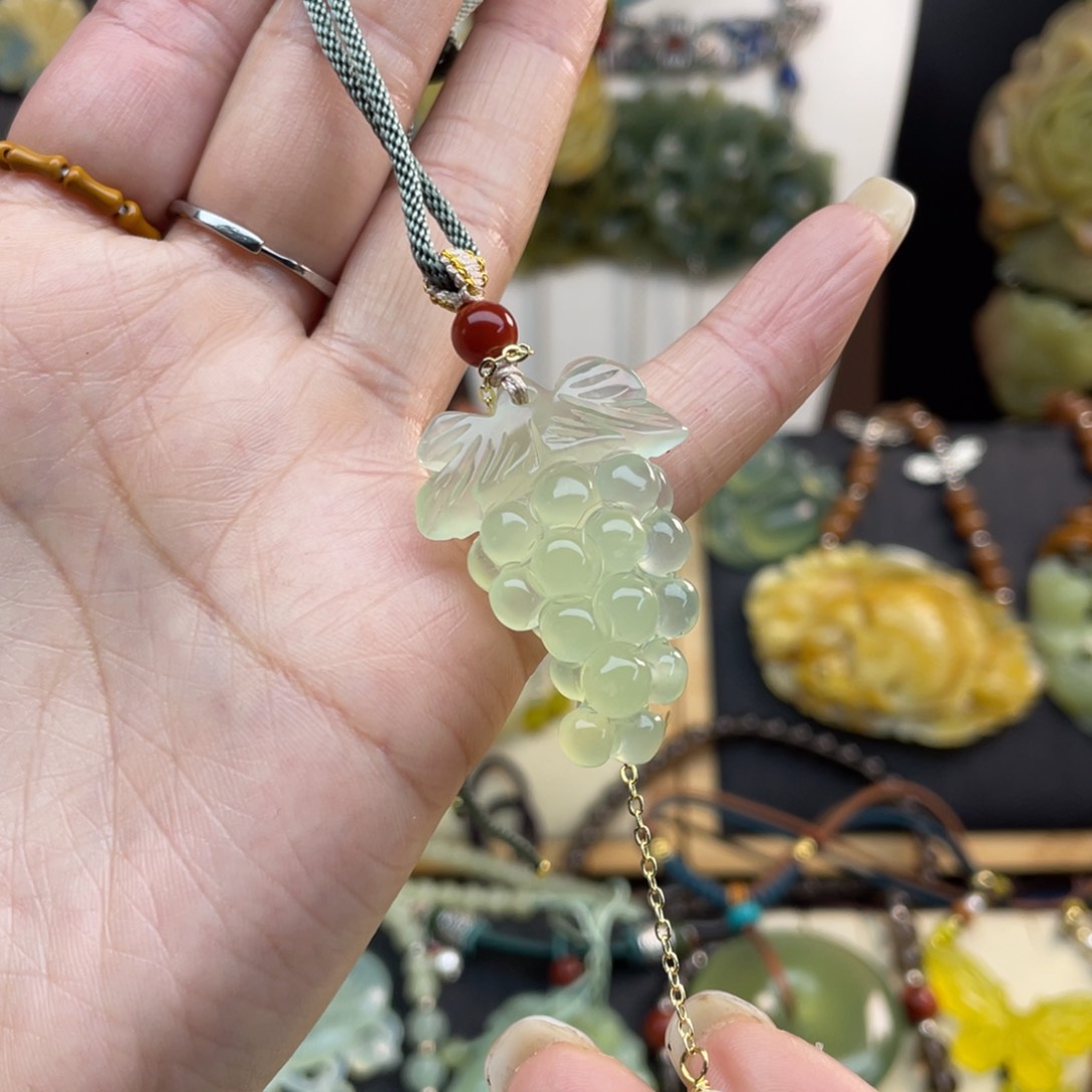 蛇纹石玉颈饰未镶嵌