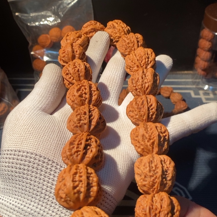 文玩核桃手串……40