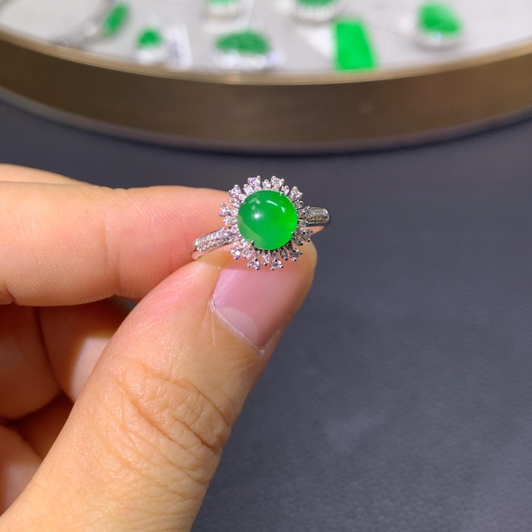 翡翠戒指18K金镶嵌翡翠