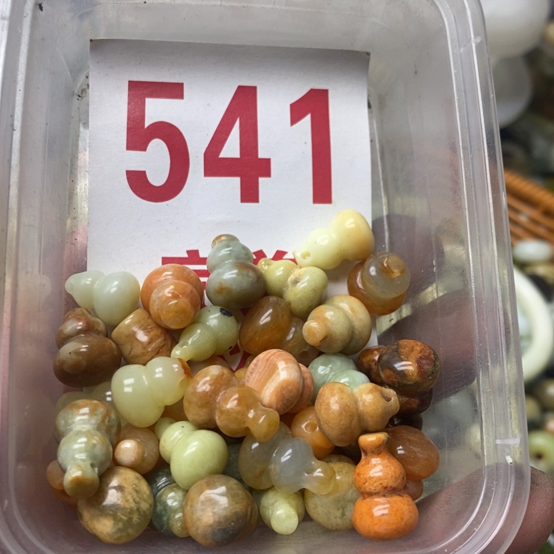 蛇纹石玉挂坠未镶嵌