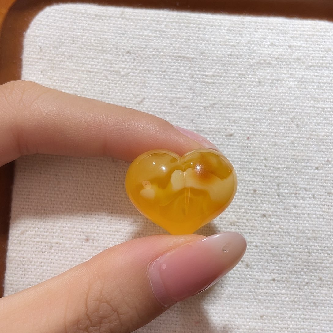 琥珀未镶嵌裸石屁桃卡23