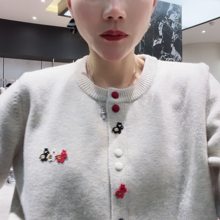 新款年款小马开衫外套