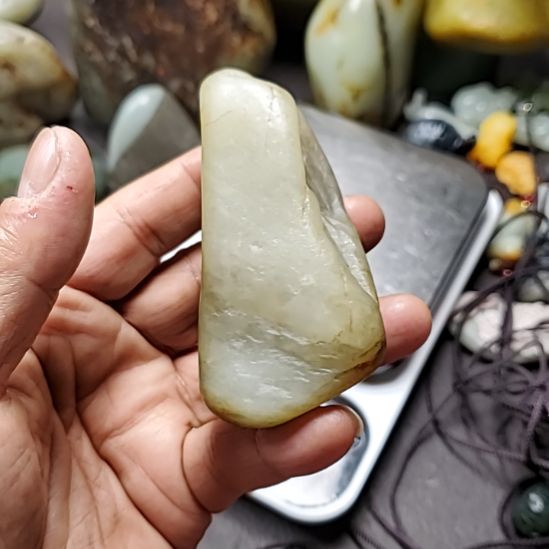 和田玉未镶嵌把件